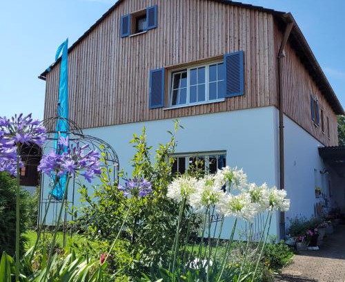 Geltendorf Apartment | Haus mit stilvoller Ferienwohnung und Tiny House nahe Ammersee für 2-6 Personen