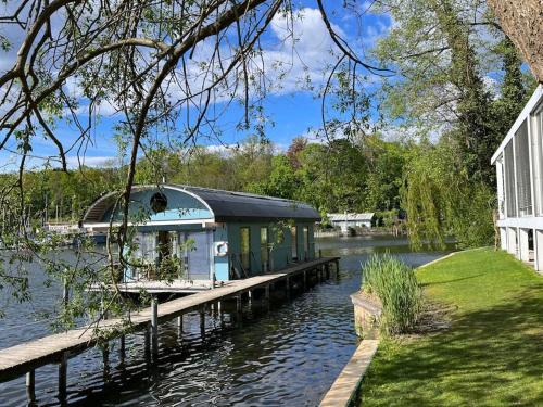 Westend Boat Rental | Hausboot vom Feinsten