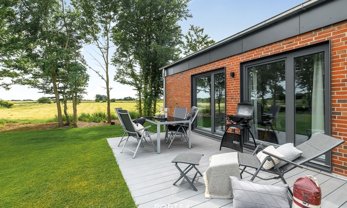 Emmelsbull Apartment | Haven of peace - for 4 people, on the North Sea, idyllic, rural