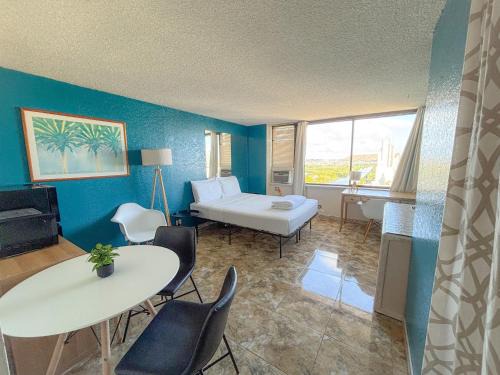 McCully - Moiliili Apartment | Hawaiian Monarch 2508 condo