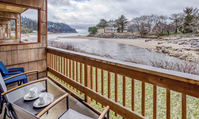 Neskowin Condo | Hawk Creek and Beach-View Condo Puts You Near Café, Steps from Neskowin Beach!