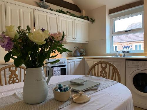 Louth House | Hawthorn Cottage at Waingrove Farm