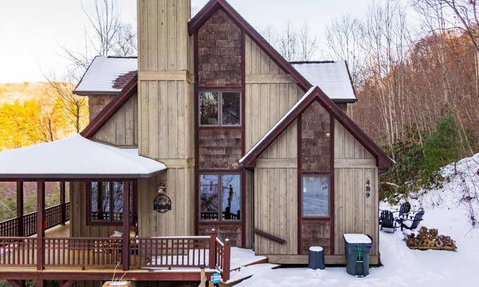 Elk Park House | Headwaters Hideaway 2 bed 2 and a half bath home in gated community near Banner Elk