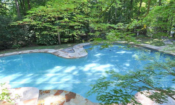 Berkeley Springs House | Healing House - Healing Escape