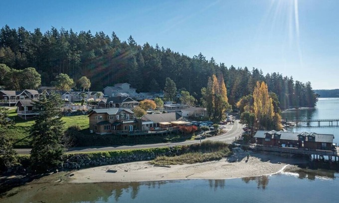 Deer Harbor House | Heart of Deer Harbor - Harbormaster House