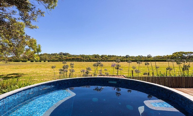 Flinders House | Heated Plunge Pool and Tennis Court - Flinders