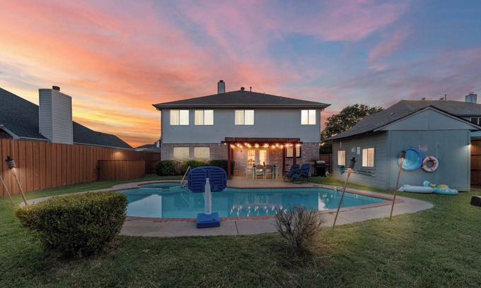 Rowlett House | Heated Pool and SPA Cozy Home Game Room Fire Pit Near Lakes