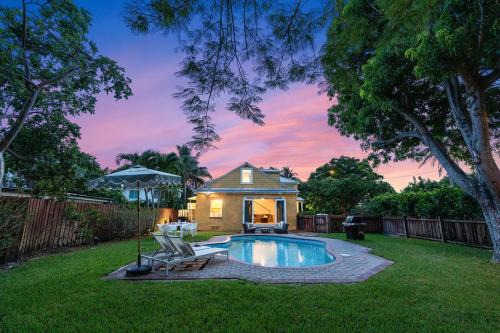 Palm Beach - West Palm Beach House | Heated Pool Grill Fire Pit & Cold Plunge Sleeps 8!