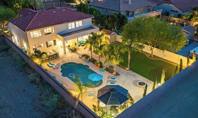 Peoria House | Heated Pool | Hot Tub | Pool Table | Putting Green | 5BR