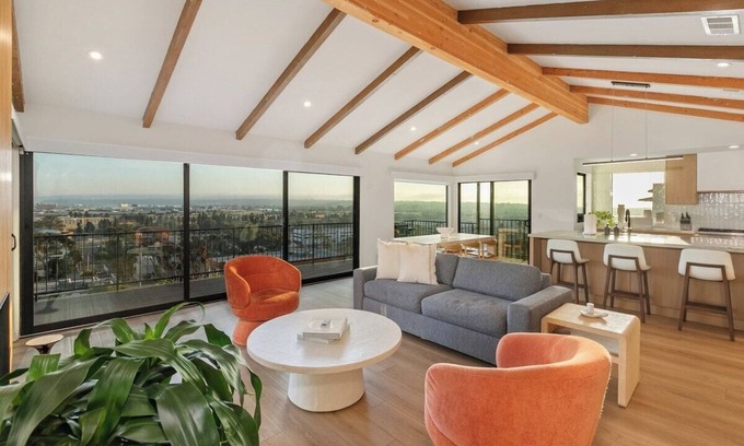 Mission Hills House | Heated Pool-Jacuzzi-King Bed-City Views-Chic Decor