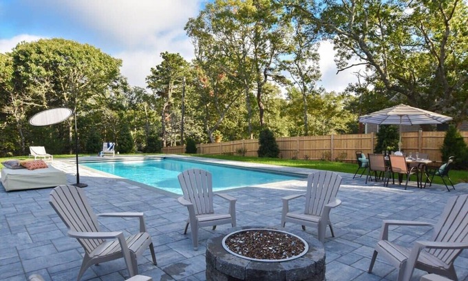 Eastham House | Heated Saltwater Pool Hot Tub!