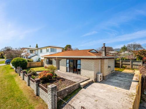 Taupo House | Heathcote Cottage - Taupo Holiday Home