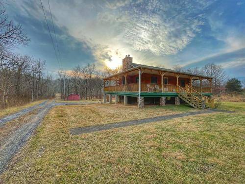 Luray House | Heaven Can Wait - with hot tub!