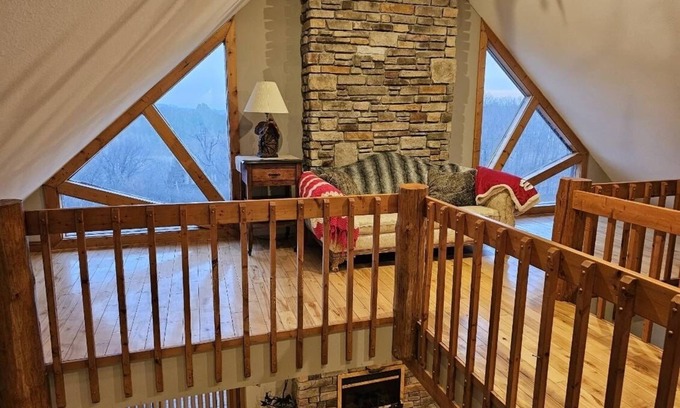 Richland Center Cabin | Heaven on the Hill nSleeps up to 25, prices based on 12 guests, events welcomed