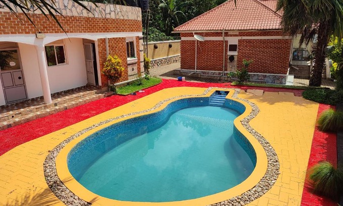 Kampala House | HEDGE GUEST HOUSE