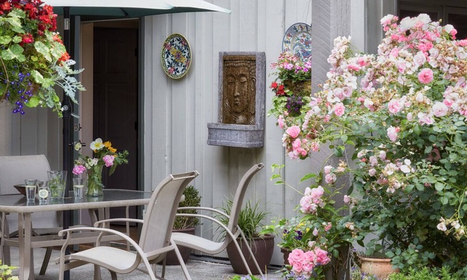 Ganges Bed & Breakfast | Hedgerow House A Gulf Island Inn - Studio Room