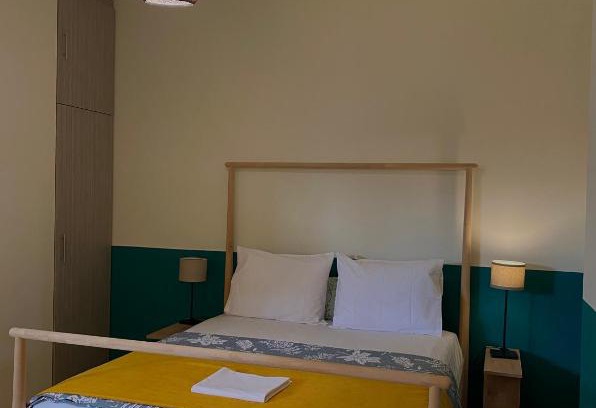 Kropia Apartment | Helen's cozy studio (close to the airport)