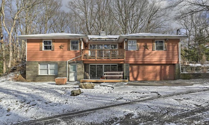 Dingmans Ferry House | Hemlock House Epic Arcade Room, Hot Tub, Theater!