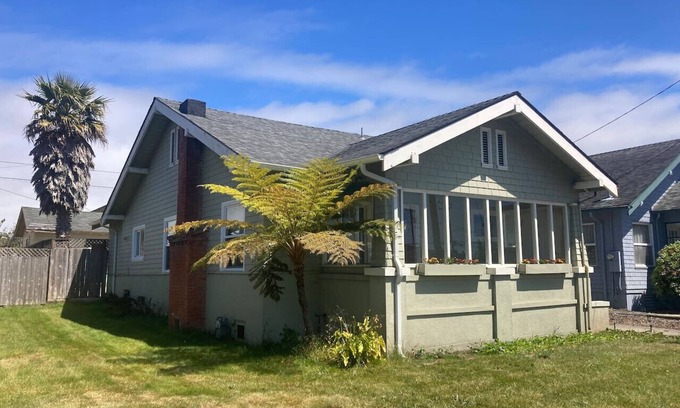 Eureka House | Henderson Hideout-Hot Tub and Pet Friendly!