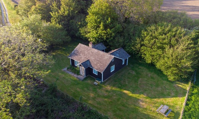 Felindre Farchog House | Henllys Lodge