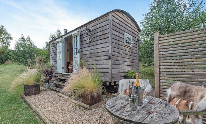 Redmile Cottage | Herbie's Shepherd Hut - UK50229