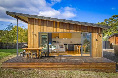 Lymington Apartment | Herlihys On Huon - Cabin 1