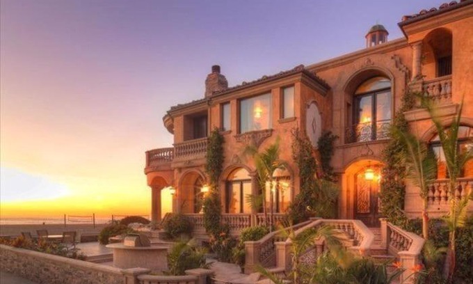 Hermosa Beach House | Hermosa Beach Strand Mansion