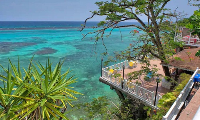 Ocho Rios Hotel | Hibiscus Lodge
