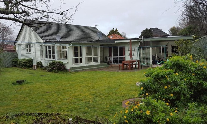 Lower Hutt Villa | Hidden Gem and Entire Bungalow in Central hutt