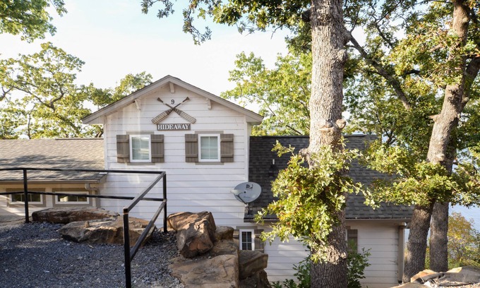 Sperry Cottage | Hideaway at CrossTimbers Marina