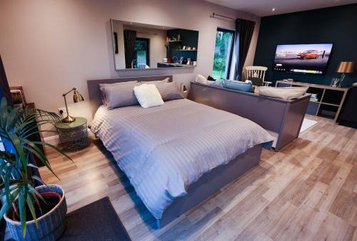 Larne Apartment | Hideaway near Gleno Waterfall