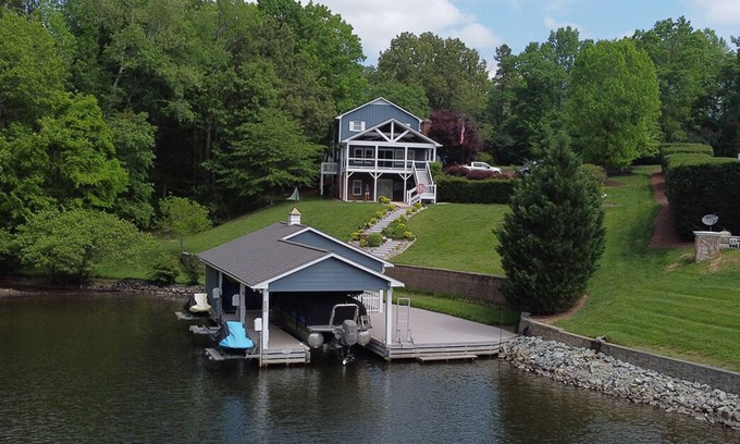 Semora House | High End Family-Friendly Waterfront Lake House with Dock and close to VIR