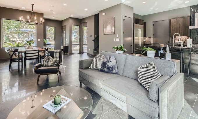 Chestnut House | High End Smart Home w/ Pool | Close to UT & Downtown | Daily Cleaning Available