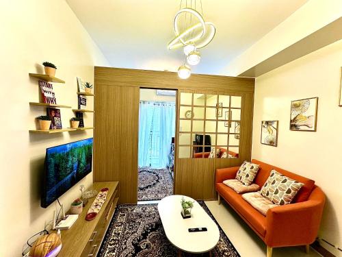 Legazpi Village Apartment | High Rise Condo with Balcony, Pool, Grand Lobby,Gym and Sky Garden 22F