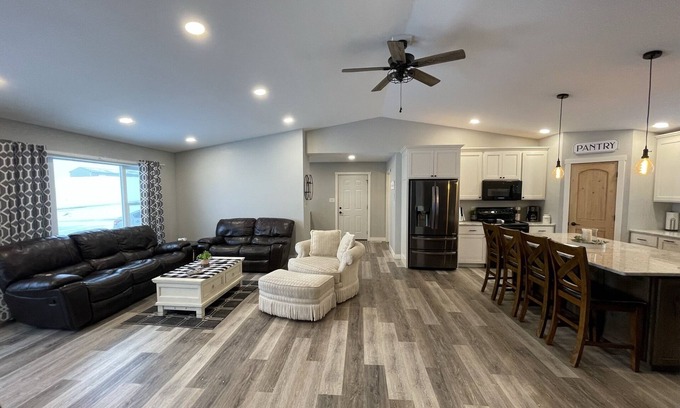 Devils Lake House | "Highlander" House 4 Bedroom, 3 Bath- Ackerman Valley