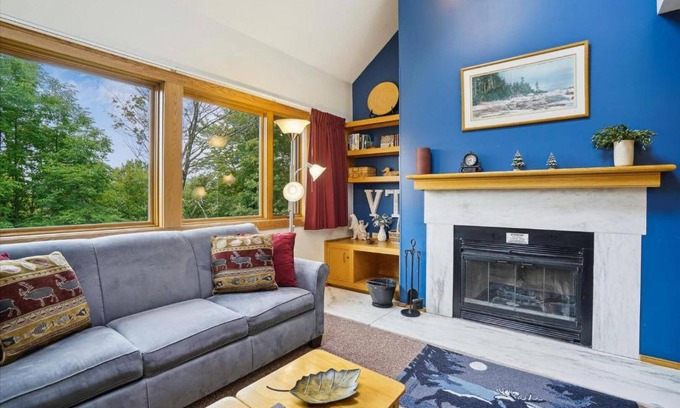 Central Vermont- Killington House | Highridge E10 Cozy One Bedroom Loft with Fireplace and Pool Access