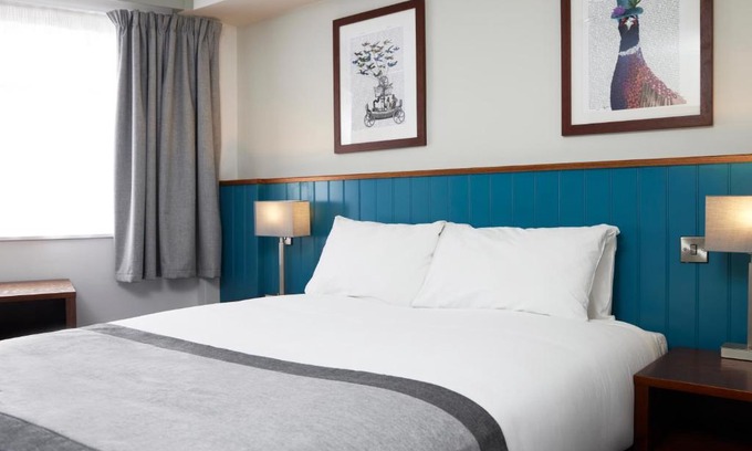 Dunstable Hotel | Highwayman By Greene King Inn