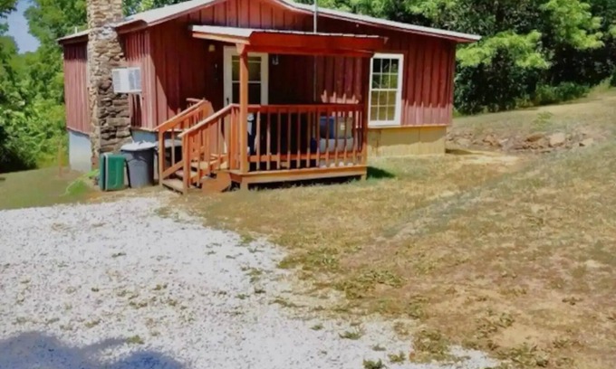 Sand Gap Cabin | Hikers and waterfall chaser friendly cabin