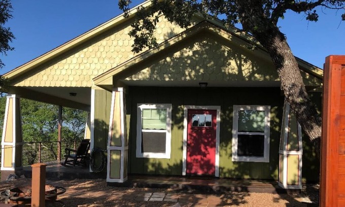 Bulverde House | Hill Country Bungalow. Short drive to Guadalupe State Park.