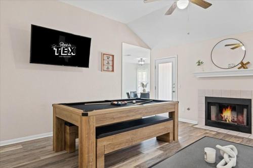 Leander Apartment | Hill Country Getaway Games, Fire Pit & Deck