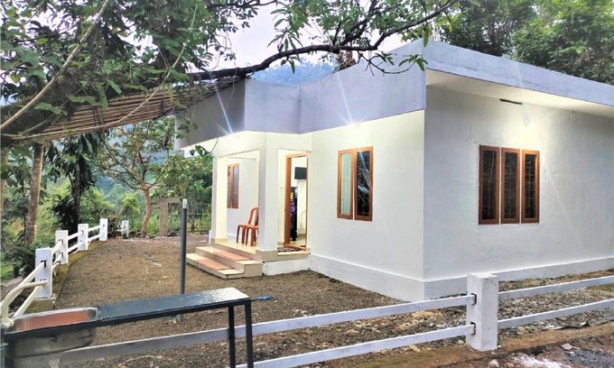 Devikolam Villa | Hill View Cottage Munnar