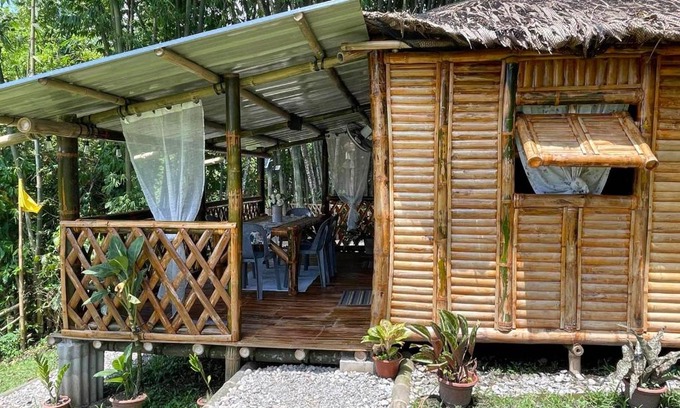 Murcia House | Hillcreek's Riverside Hideaway