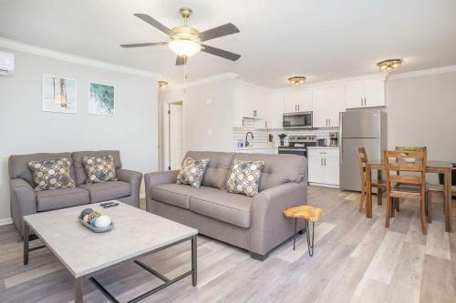 Bayview Apartment | Hillside Cove - Plank Suite