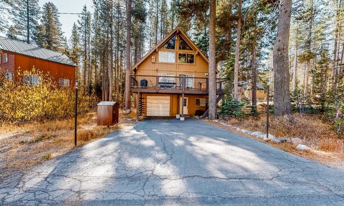Serene Lakes House | Hillside Creek Cabin
