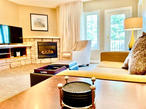 Oro-Medonte Apartment | Hillside Haven: Carriage Club Resort Retreat