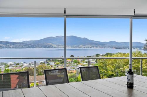 Howrah House | Hillside Hideaway Sleeps 10 Stunning Views