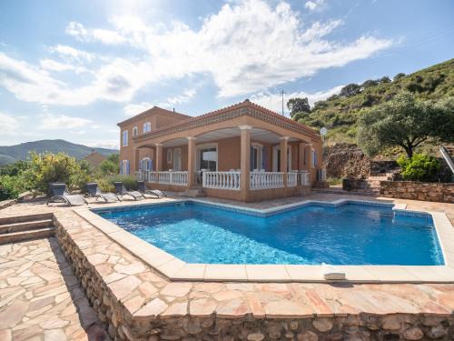 Roquebrun Villa | Hillside Retreat in Roquebrun