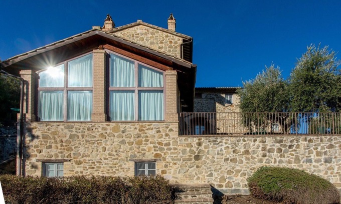Assisi Apartment | Hilltop apartment with swimming pool