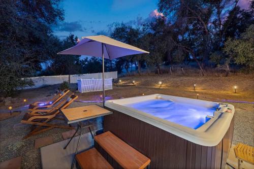 Oakhurst House | HIlltop Oasis with games, hot tub, Fire-pit, Deck, Views