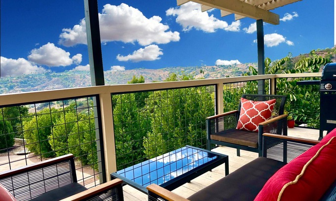 Fallbrook House | Hilltop Penthouse Cottage with Sweeping Views